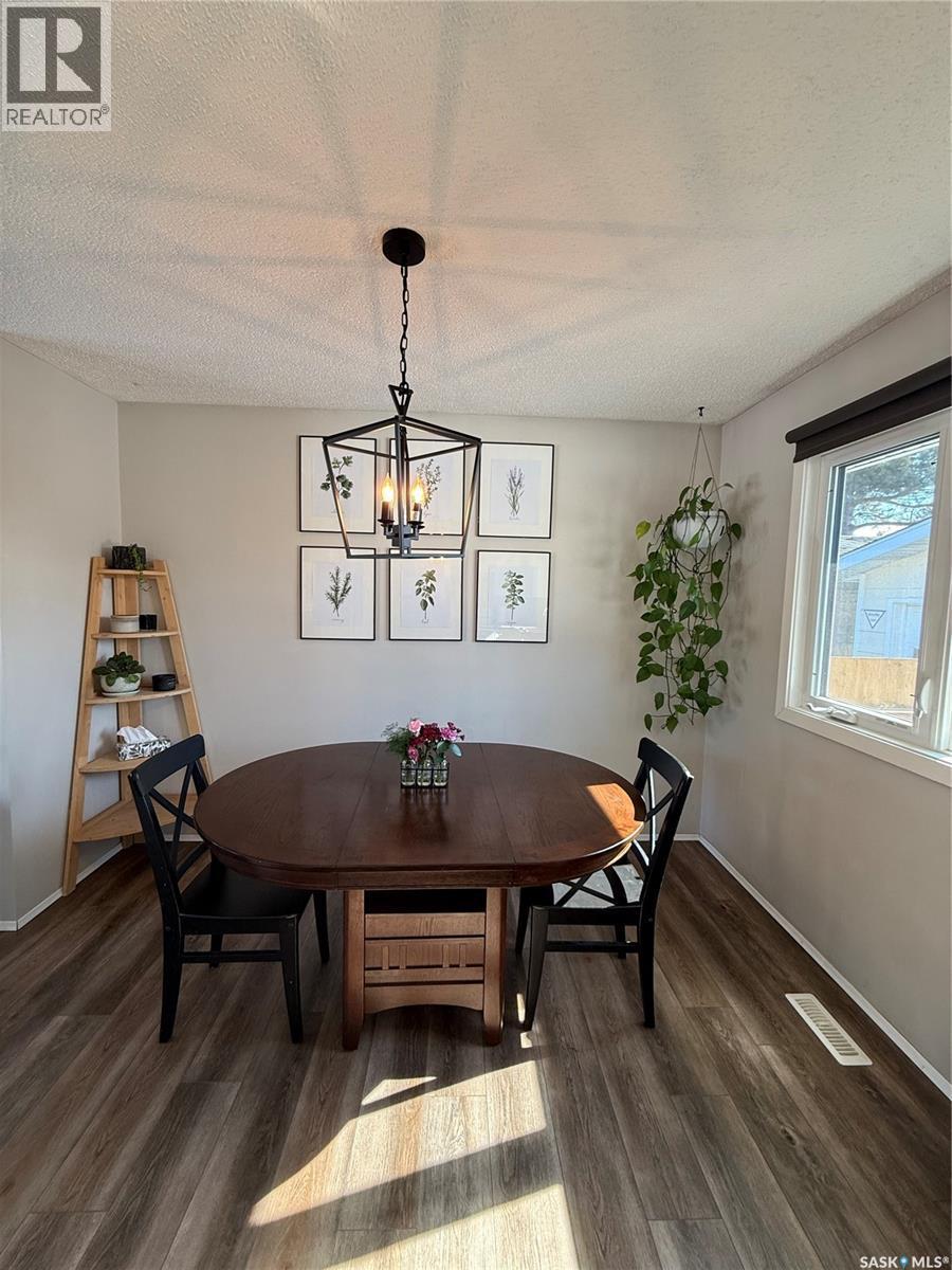 59 Mcdougall Crescent, Saskatoon, SK - Indoor Photo Showing Dining Room