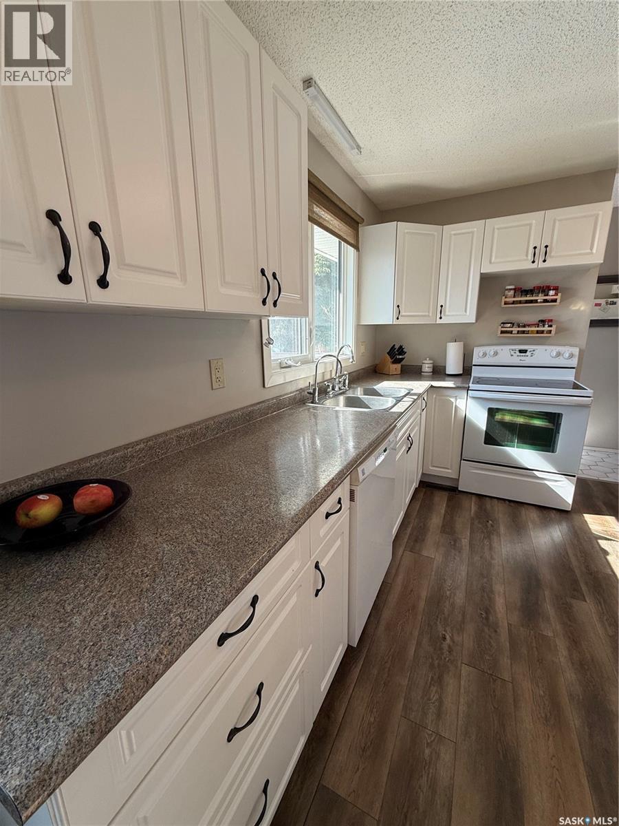 59 Mcdougall Crescent, Saskatoon, SK - Indoor Photo Showing Kitchen With Double Sink