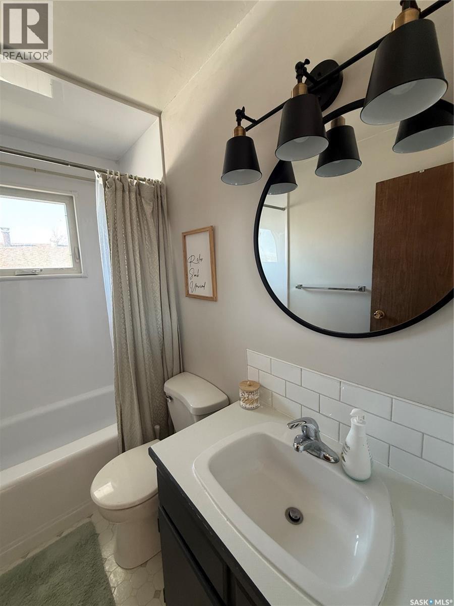 59 Mcdougall Crescent, Saskatoon, SK - Indoor Photo Showing Bathroom