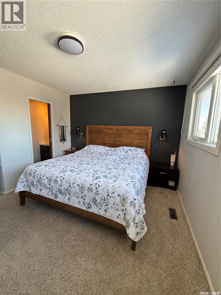 59 Mcdougall Crescent, Saskatoon, SK - Indoor Photo Showing Bedroom