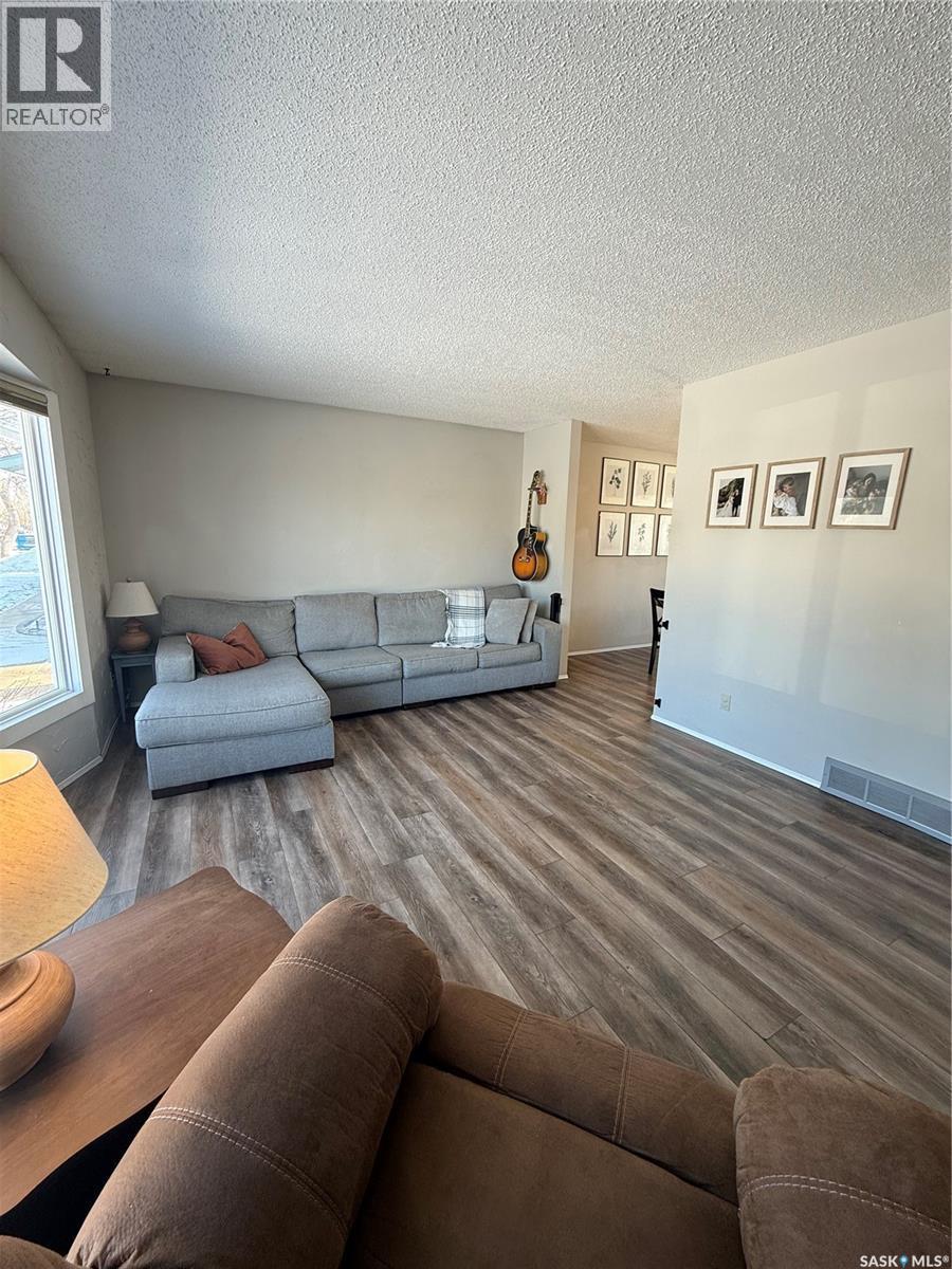 59 Mcdougall Crescent, Saskatoon, SK - Indoor Photo Showing Living Room