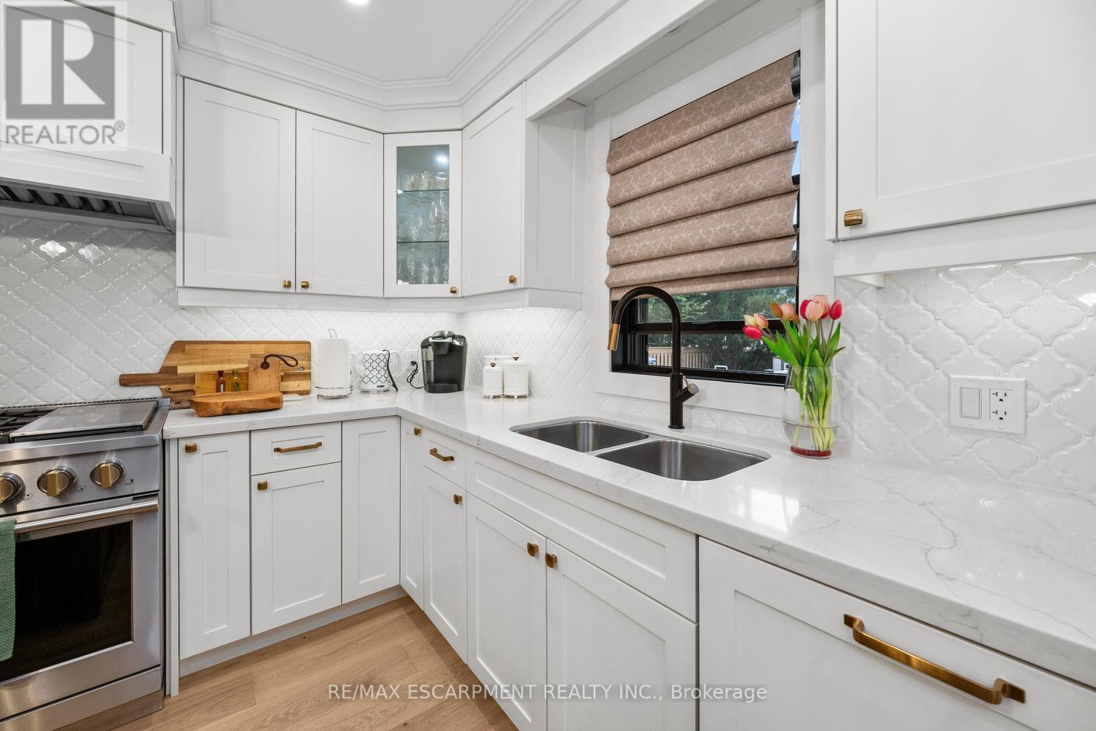 1390 Halifax Place, Burlington, ON - Indoor Photo Showing Kitchen With Double Sink