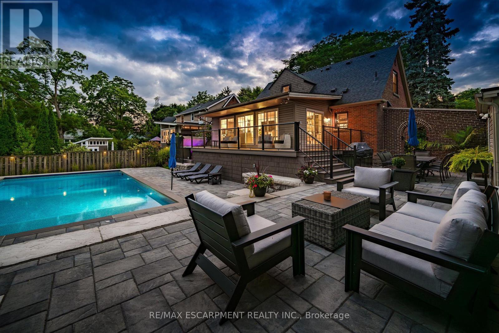 1390 Halifax Place, Burlington, ON - Outdoor With Deck Patio Veranda