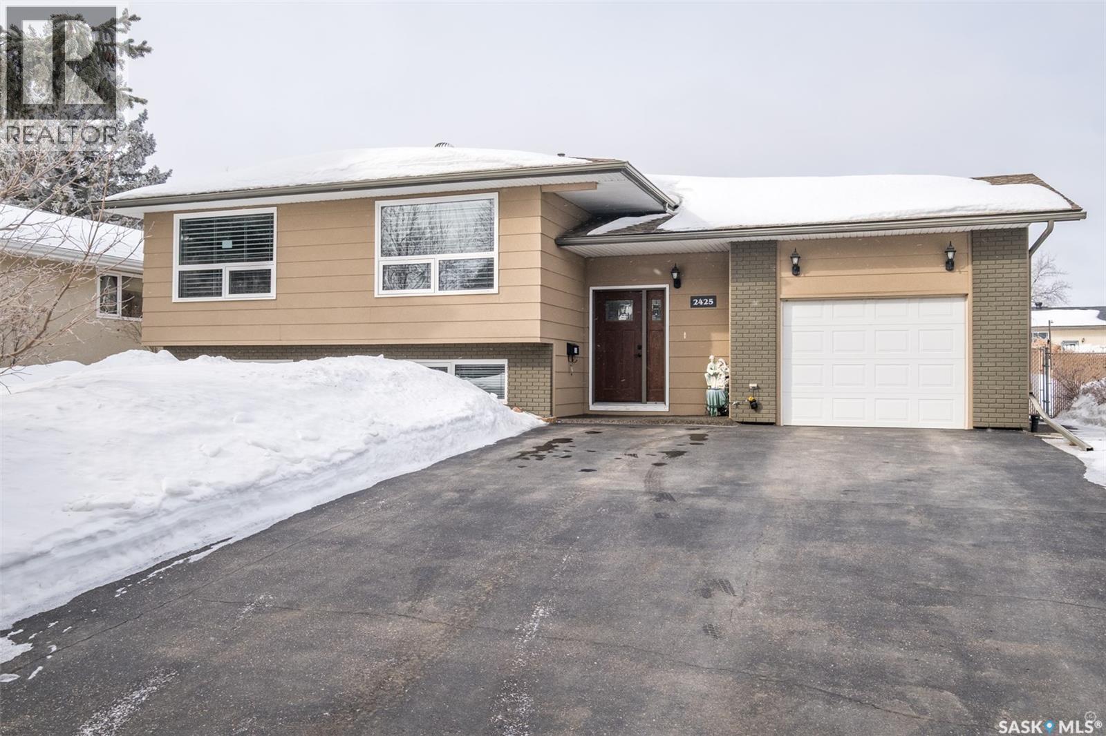 2425 15Th Avenue E, Prince Albert, SK - Outdoor