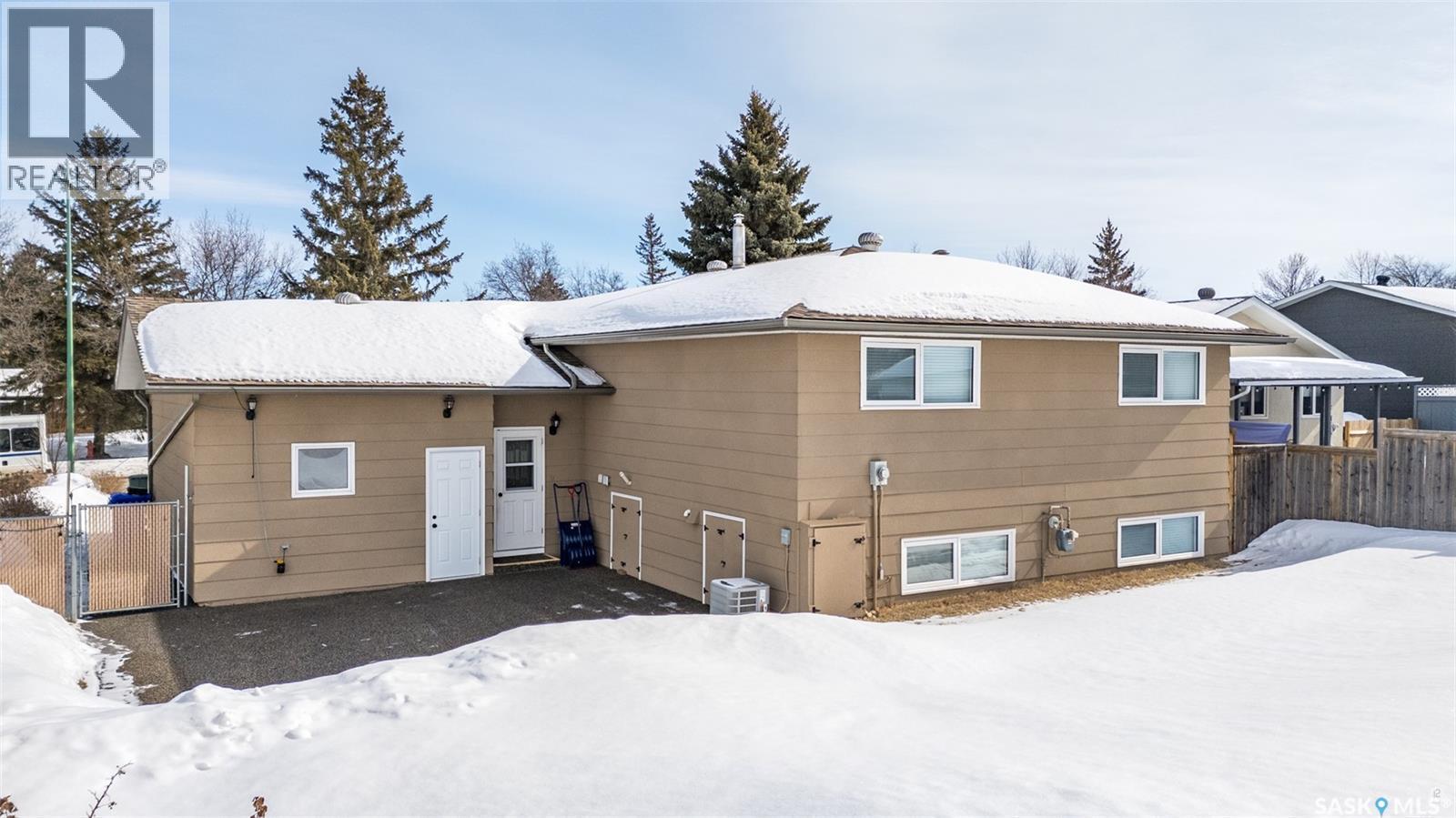 2425 15Th Avenue E, Prince Albert, SK - Outdoor