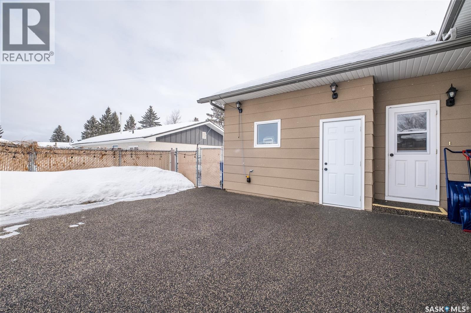 2425 15Th Avenue E, Prince Albert, SK - Outdoor