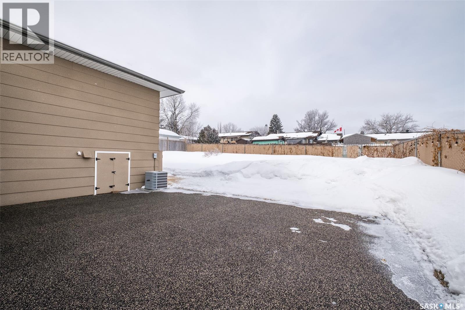 2425 15Th Avenue E, Prince Albert, SK - Outdoor