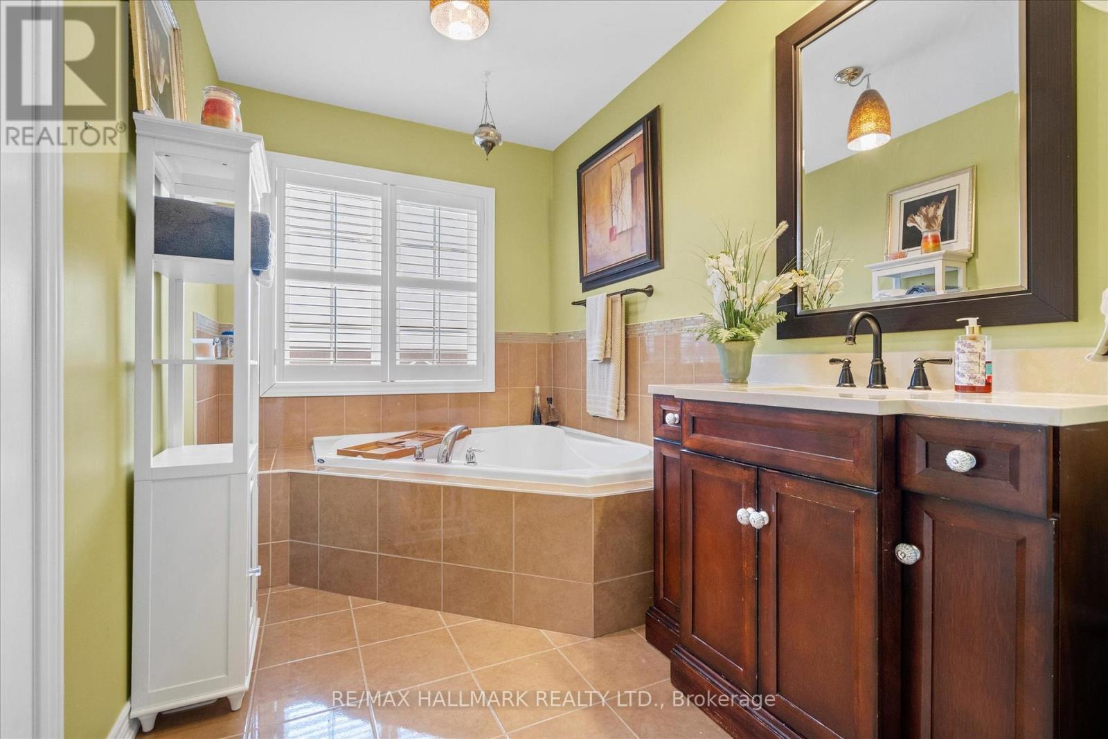 3358C Kingston Road, Toronto, ON - Indoor Photo Showing Bathroom