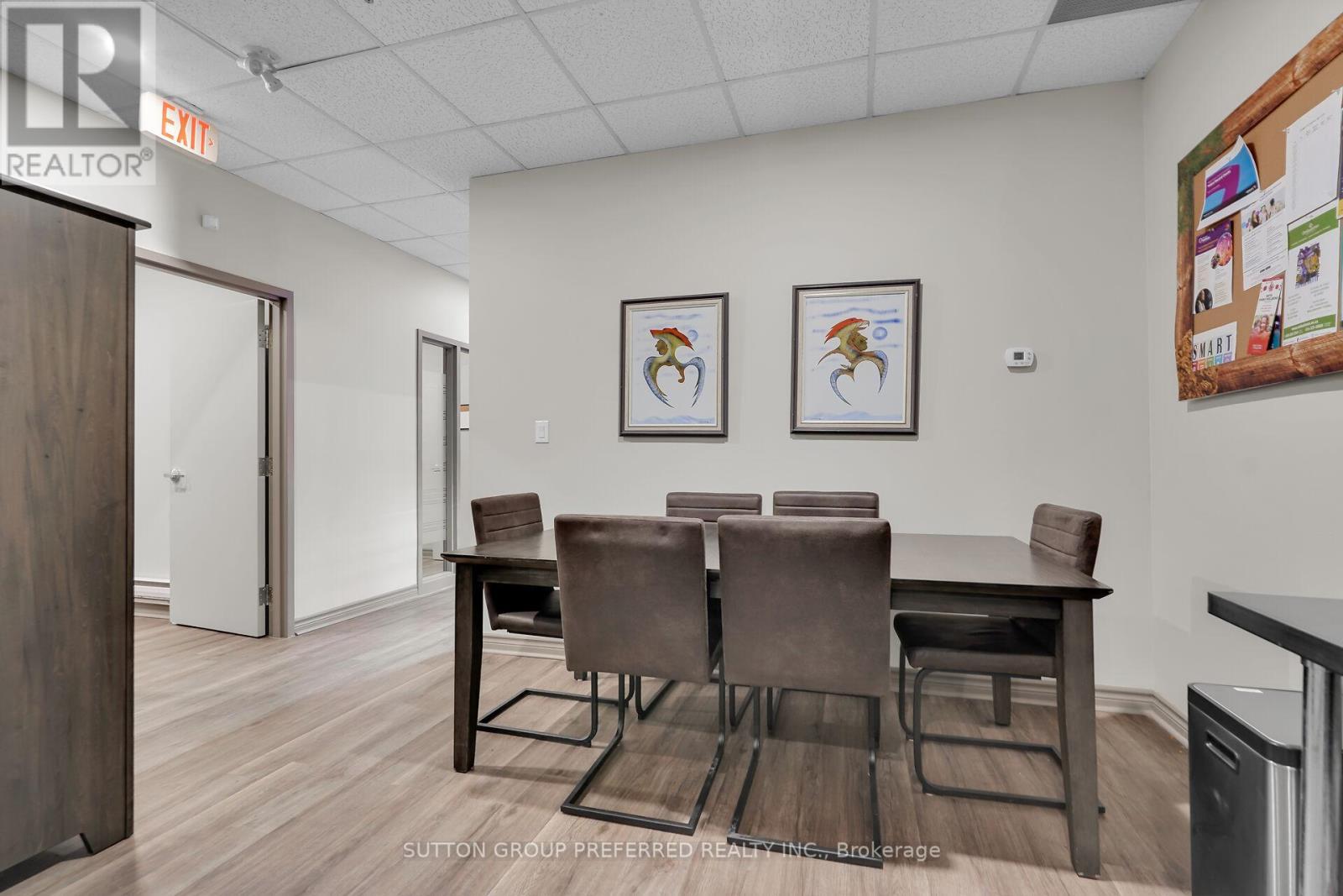 Seating Area - 118-119 - 379 Dundas Street, London East (East K), ON