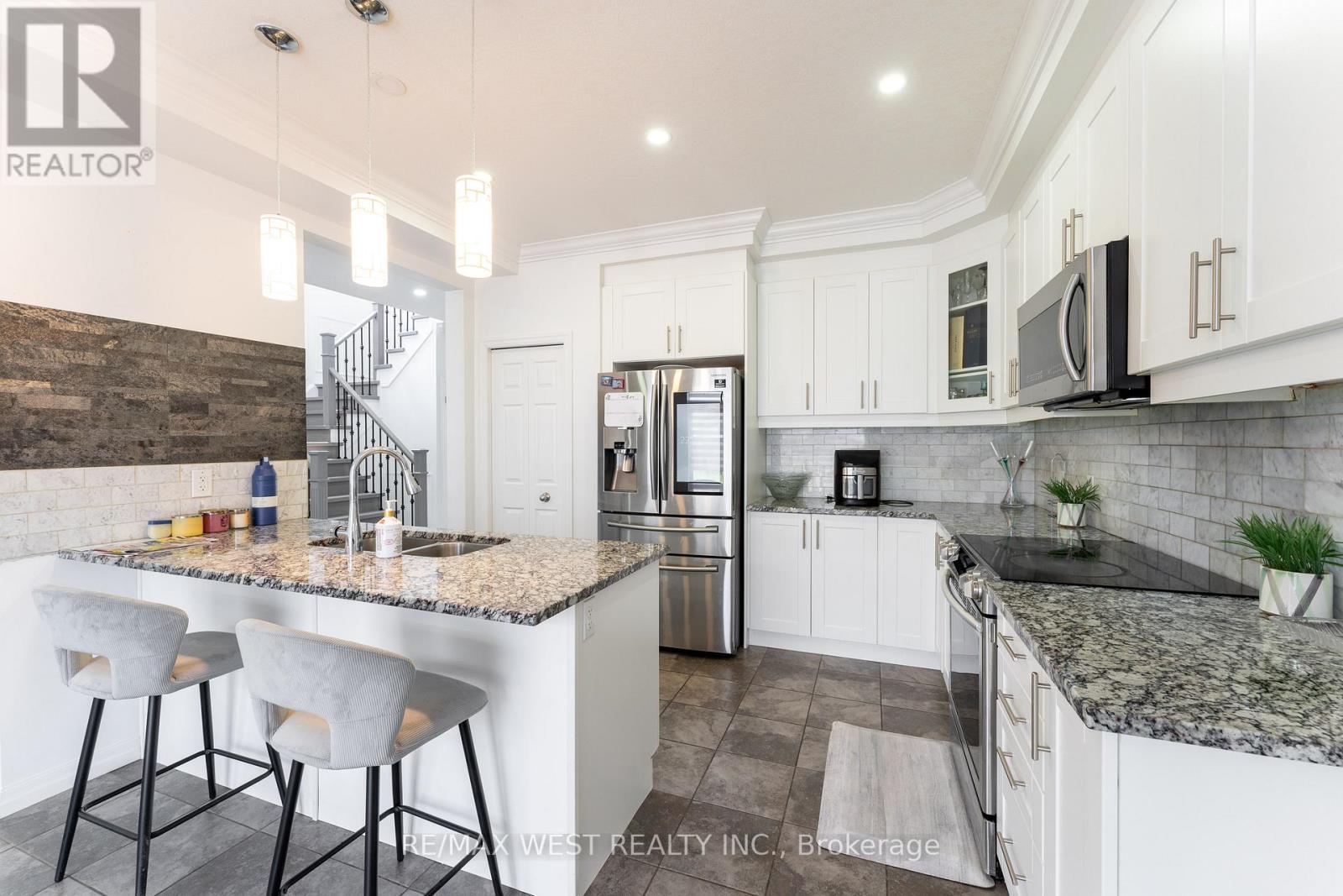 301 Freure Drive, Cambridge, ON - Indoor Photo Showing Kitchen With Double Sink With Upgraded Kitchen