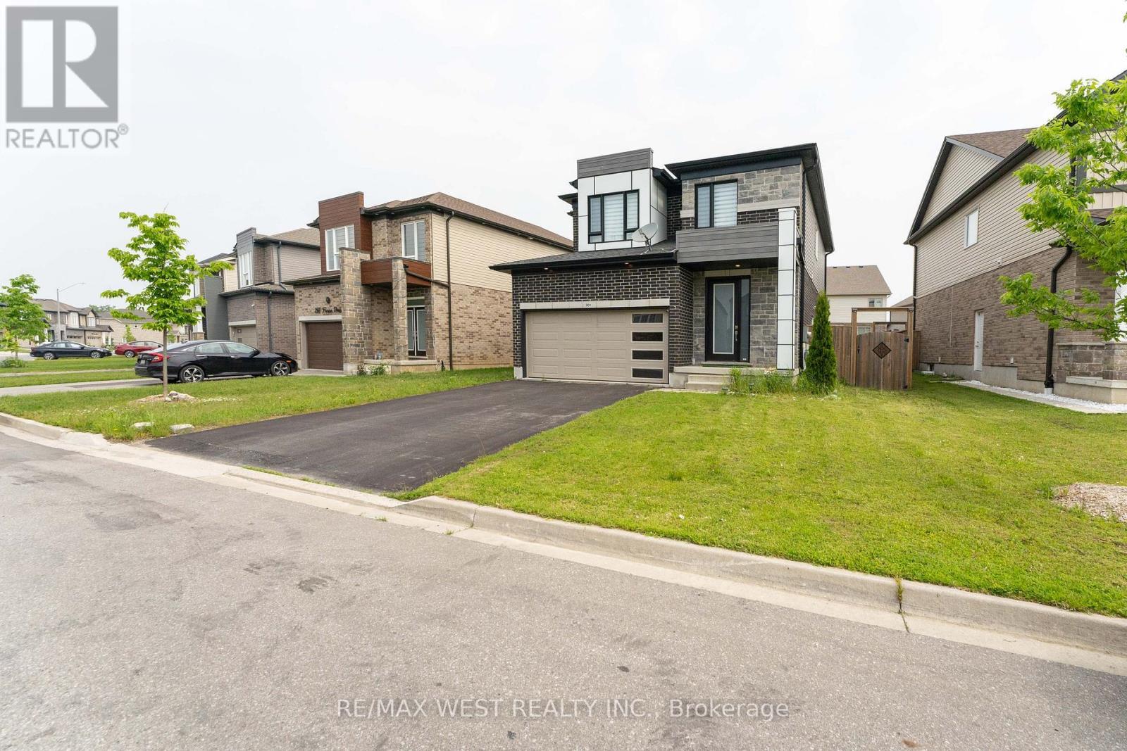 301 Freure Drive, Cambridge, ON - Outdoor