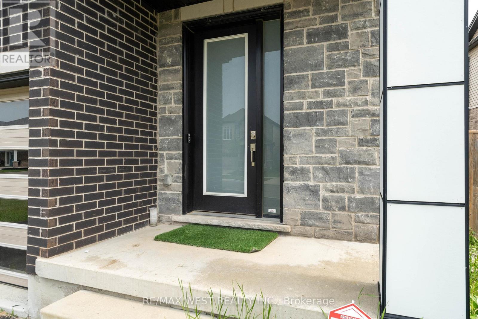 301 Freure Drive, Cambridge, ON - Outdoor