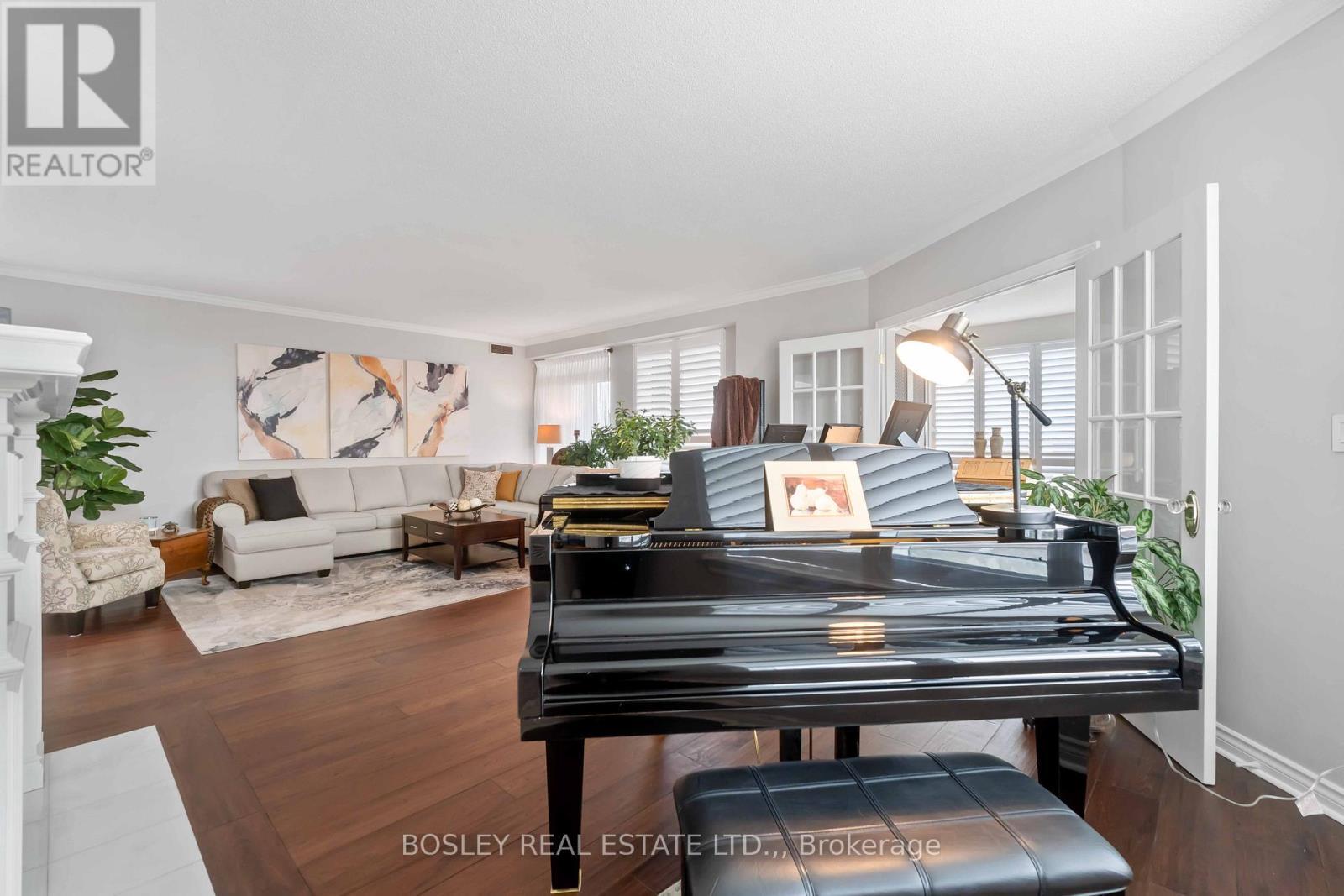 2603 - 701 Geneva Street, St. Catharines (Lakeshore), ON - Indoor Photo Showing Living Room