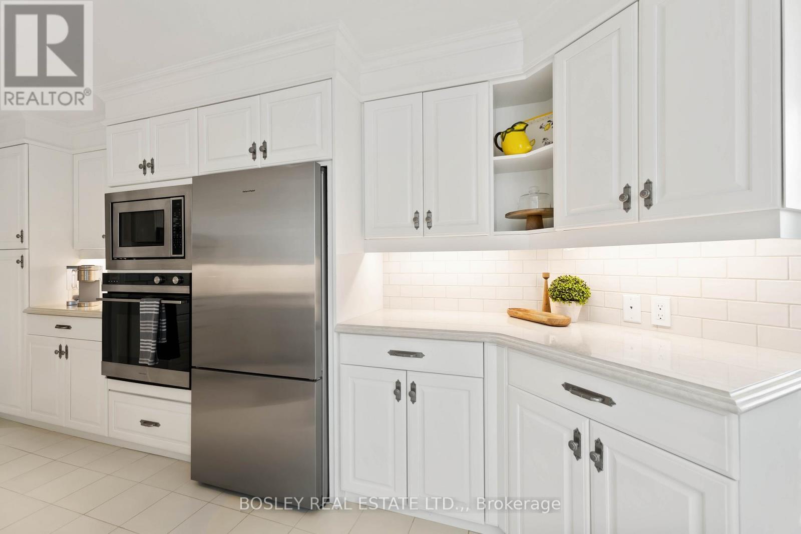 2603 - 701 Geneva Street, St. Catharines (Lakeshore), ON - Indoor Photo Showing Kitchen