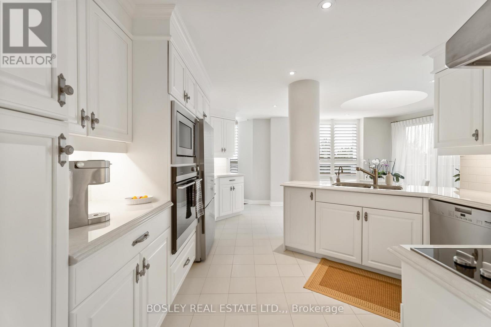 2603 - 701 Geneva Street, St. Catharines (Lakeshore), ON - Indoor Photo Showing Kitchen With Double Sink