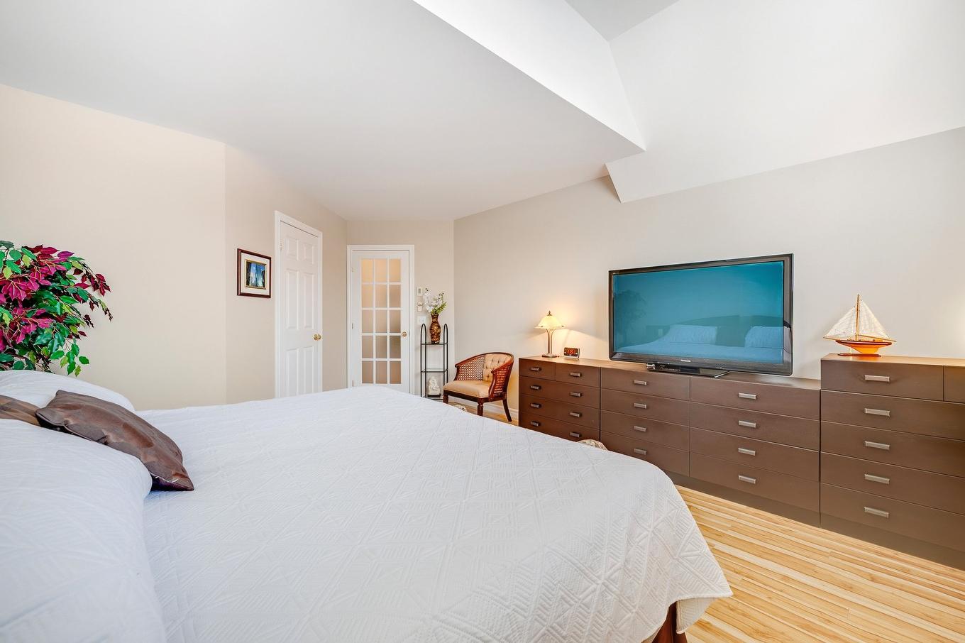 Chambre à coucher principale - 10-780 Rue Bélanger, Saint-Jérôme, QC - Indoor Photo Showing Bedroom