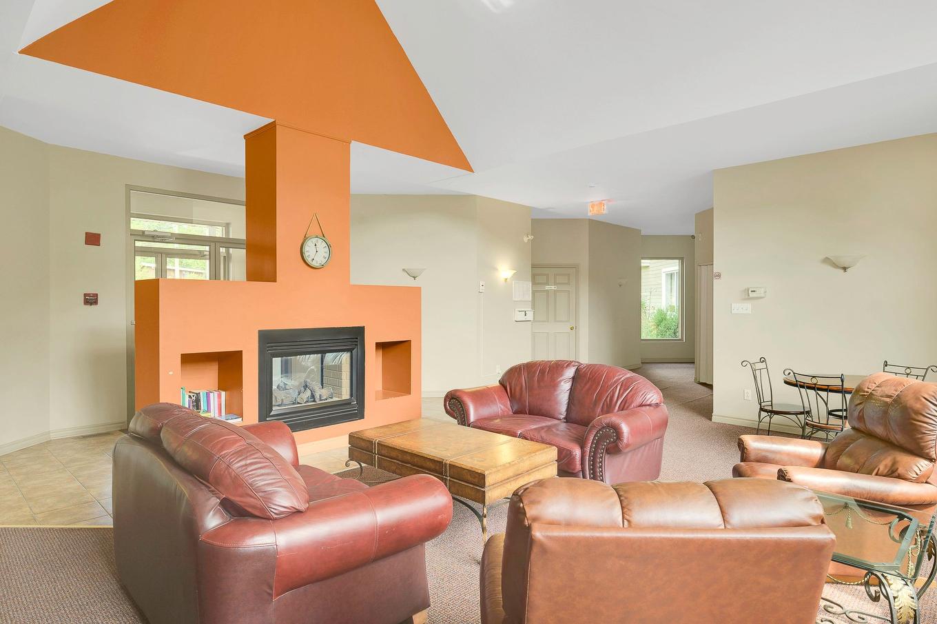 Salle familiale - 10-780 Rue Bélanger, Saint-Jérôme, QC - Indoor Photo Showing Living Room With Fireplace