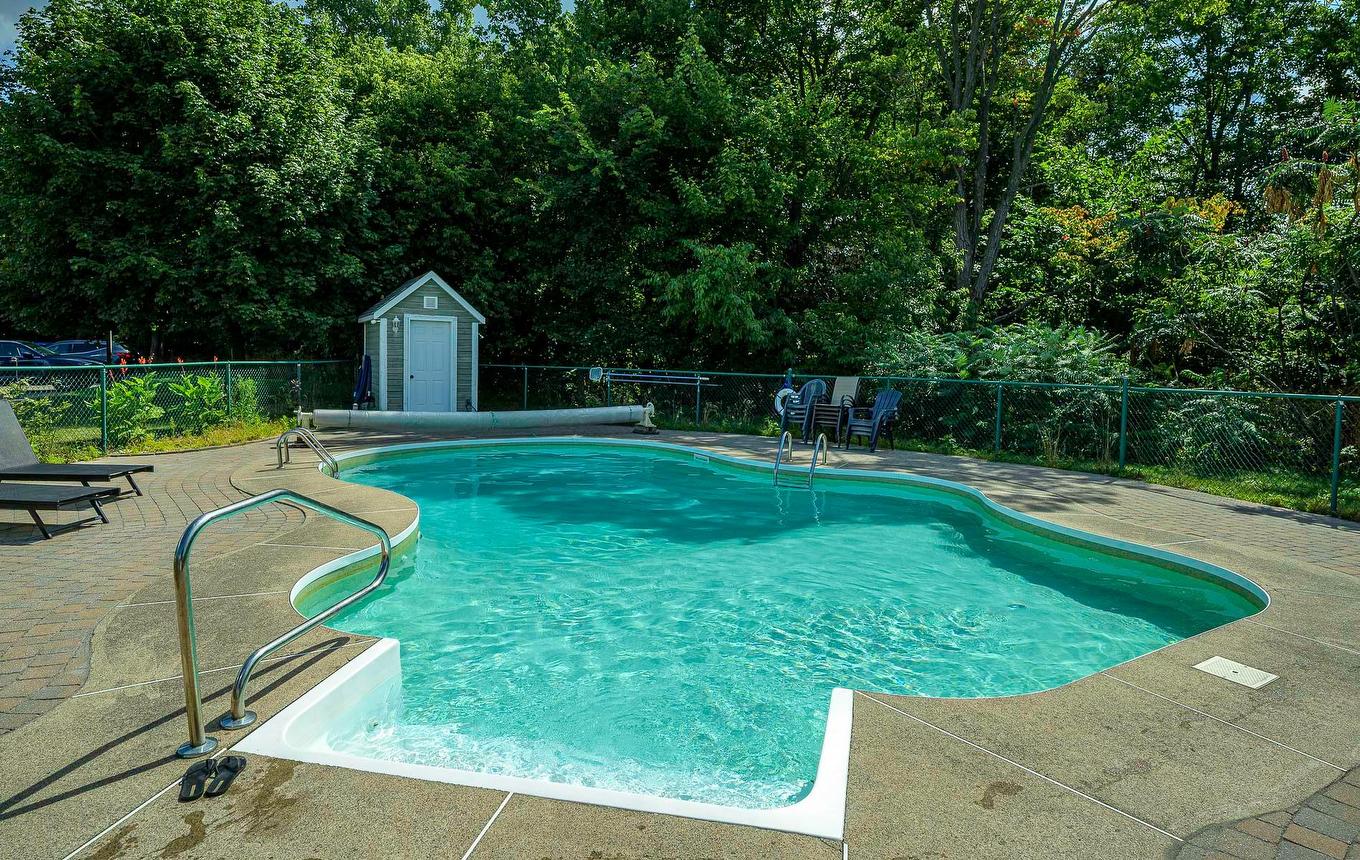 Piscine - 10-780 Rue Bélanger, Saint-Jérôme, QC - Outdoor With In Ground Pool With Backyard
