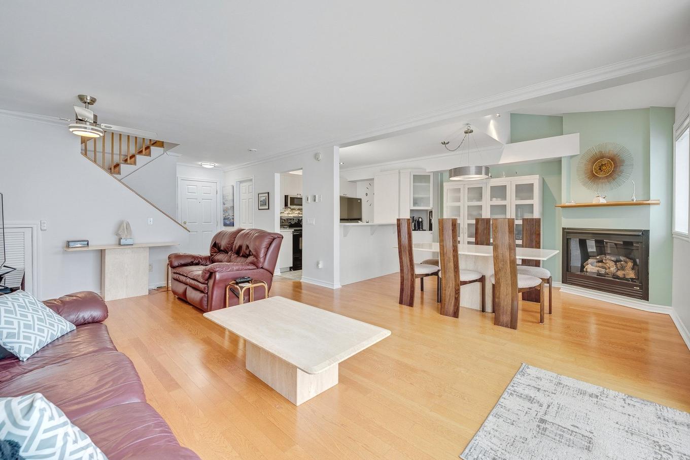 Vue d'ensemble - 10-780 Rue Bélanger, Saint-Jérôme, QC - Indoor Photo Showing Living Room With Fireplace