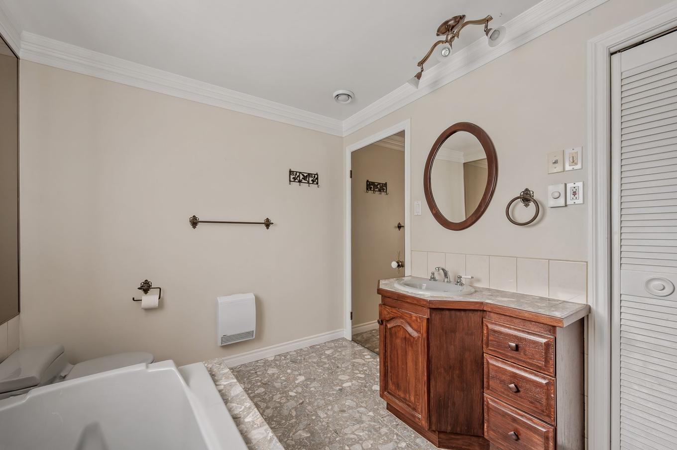 Salle de bains - 21 Rue Du Seigle, Lévis (Les Chutes-De-La-Chaudière-Ouest), QC - Indoor Photo Showing Bathroom