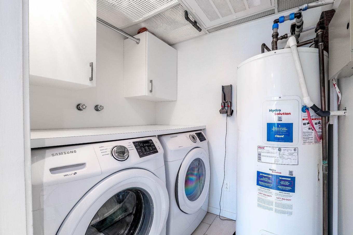 Salle de lavage - 411-220 Ch. Du Golf, Montréal (Verdun/Île-Des-Soeurs), QC - Indoor Photo Showing Laundry Room