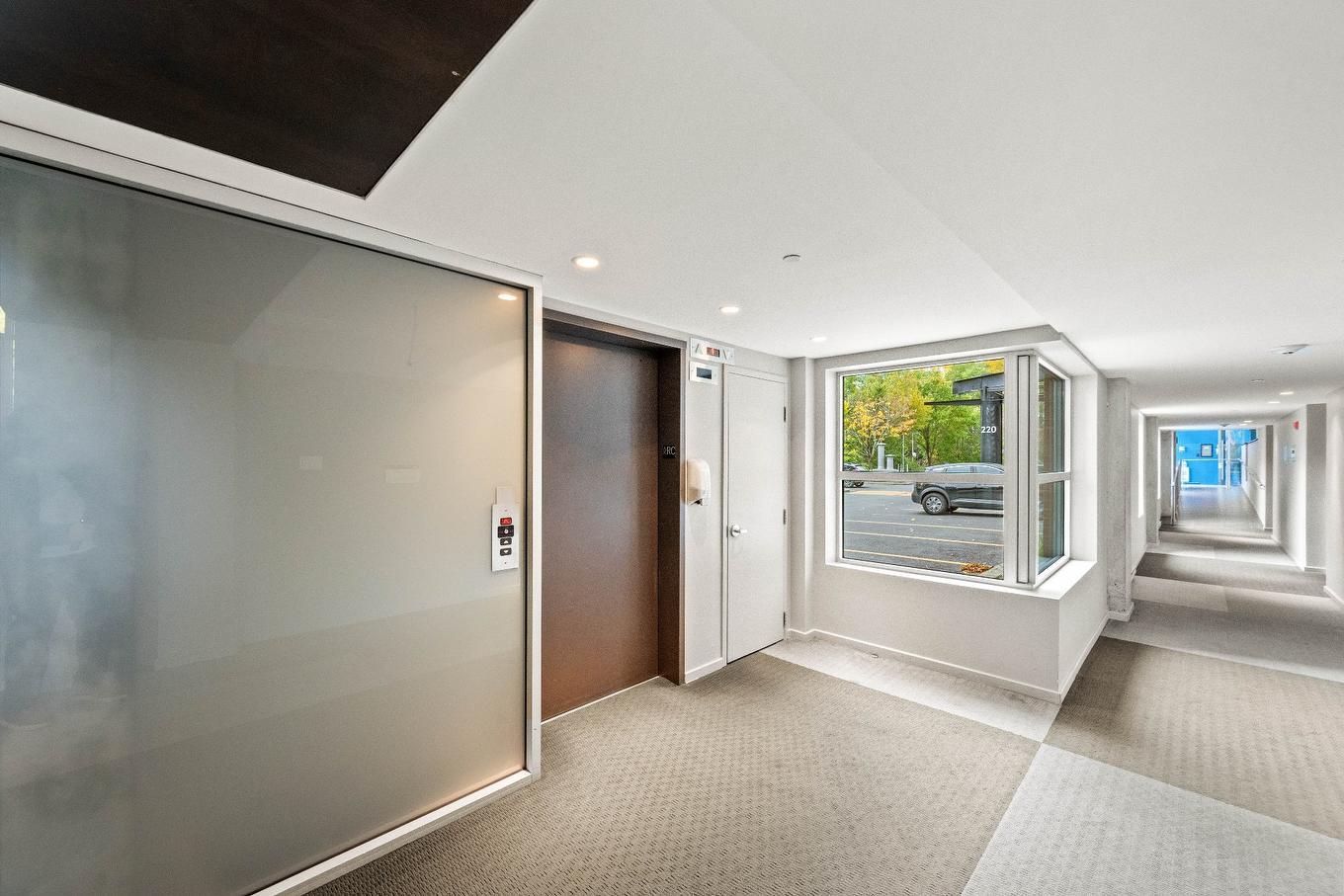 Ascenseur - 411-220 Ch. Du Golf, Montréal (Verdun/Île-Des-Soeurs), QC - Indoor Photo Showing Other Room