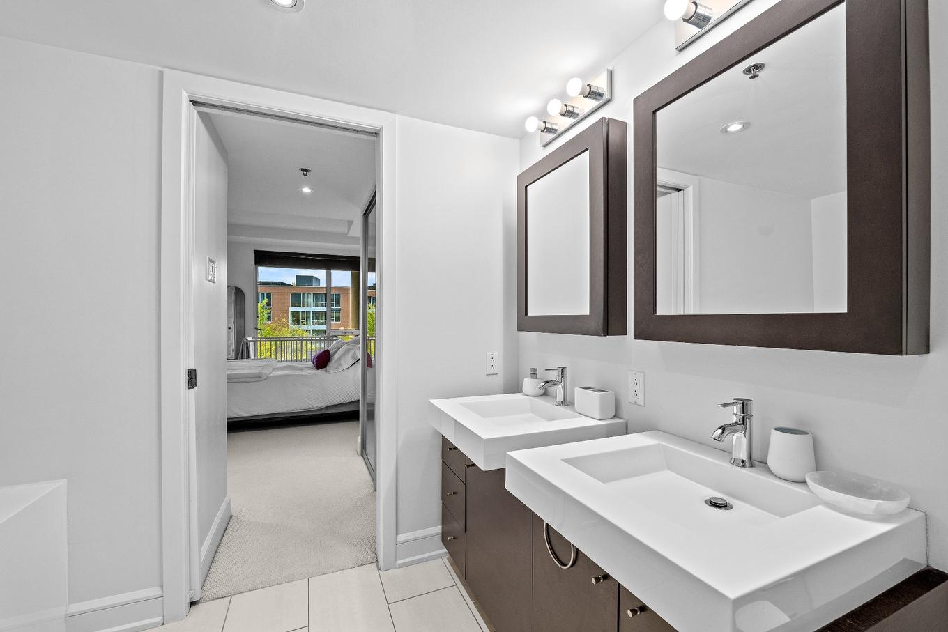 Salle de bains attenante à la CCP - 411-220 Ch. Du Golf, Montréal (Verdun/Île-Des-Soeurs), QC - Indoor Photo Showing Bathroom