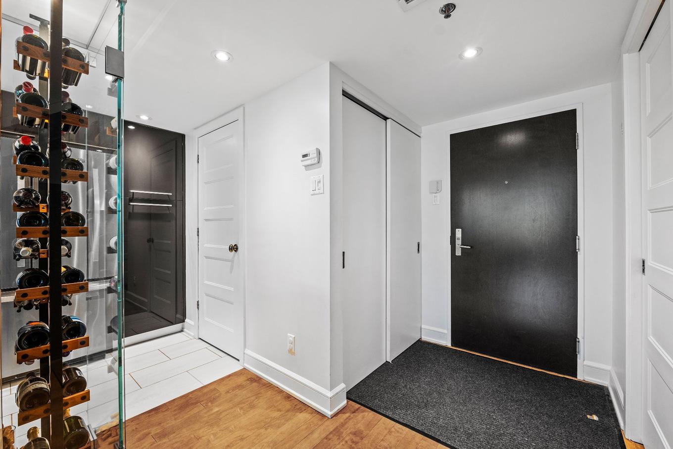 Hall d'entrée/Vestibule - 411-220 Ch. Du Golf, Montréal (Verdun/Île-Des-Soeurs), QC - Indoor Photo Showing Other Room