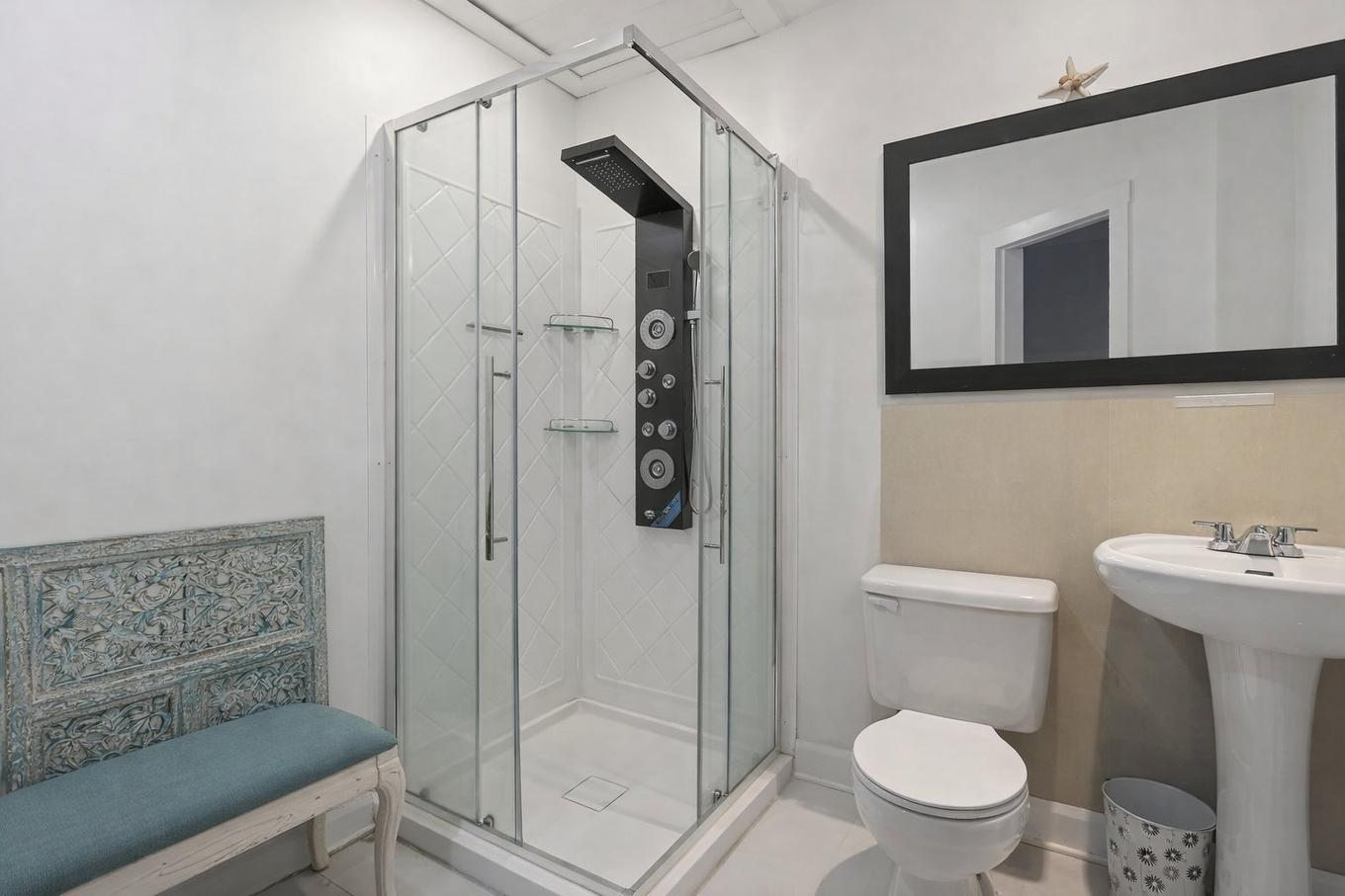 Intergénération - 14871 Boul. Gouin O., Montréal (L'Île-Bizard/Sainte-Geneviève), QC - Indoor Photo Showing Bathroom