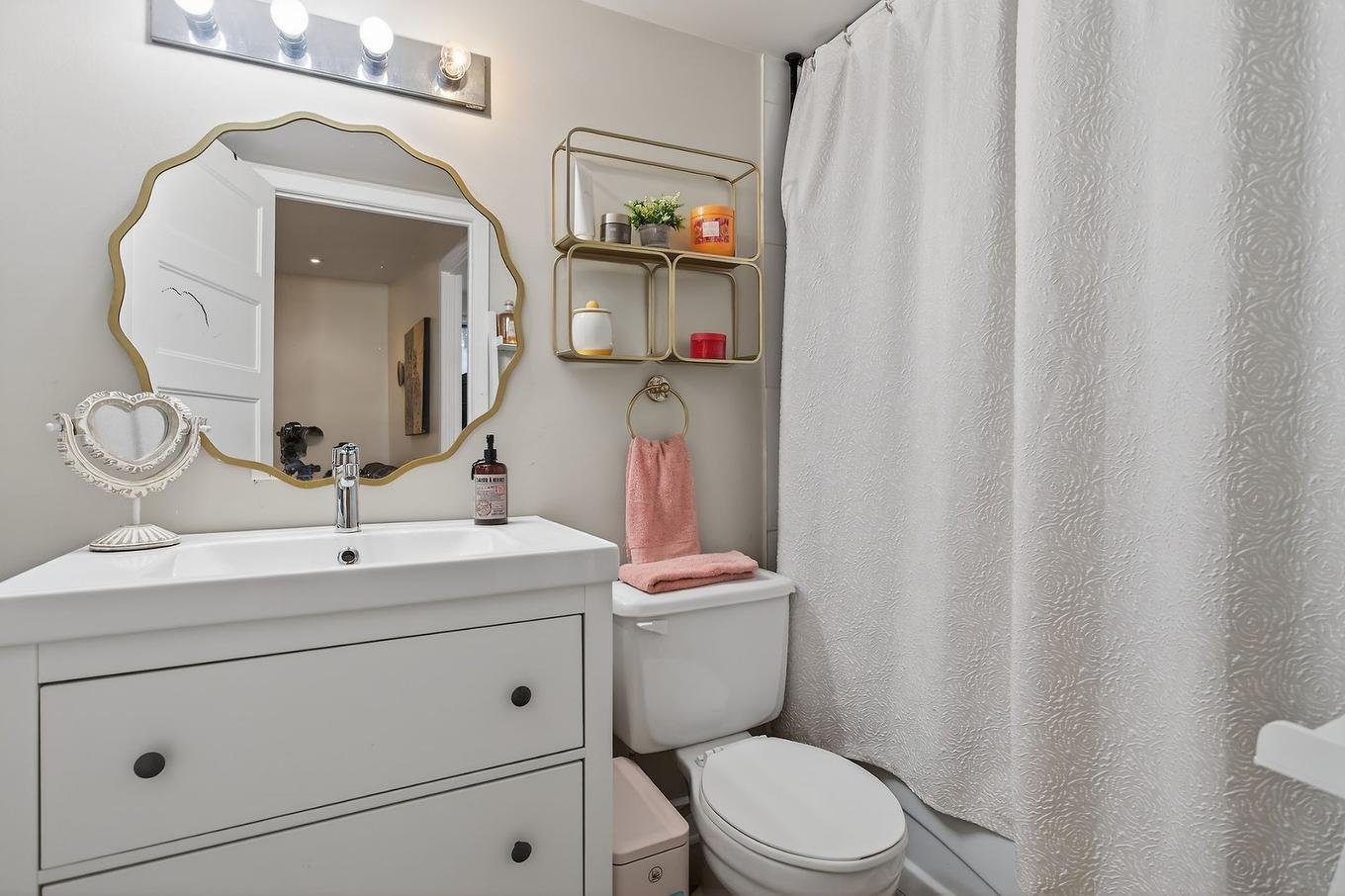 Intergénération - 14871 Boul. Gouin O., Montréal (L'Île-Bizard/Sainte-Geneviève), QC - Indoor Photo Showing Bathroom