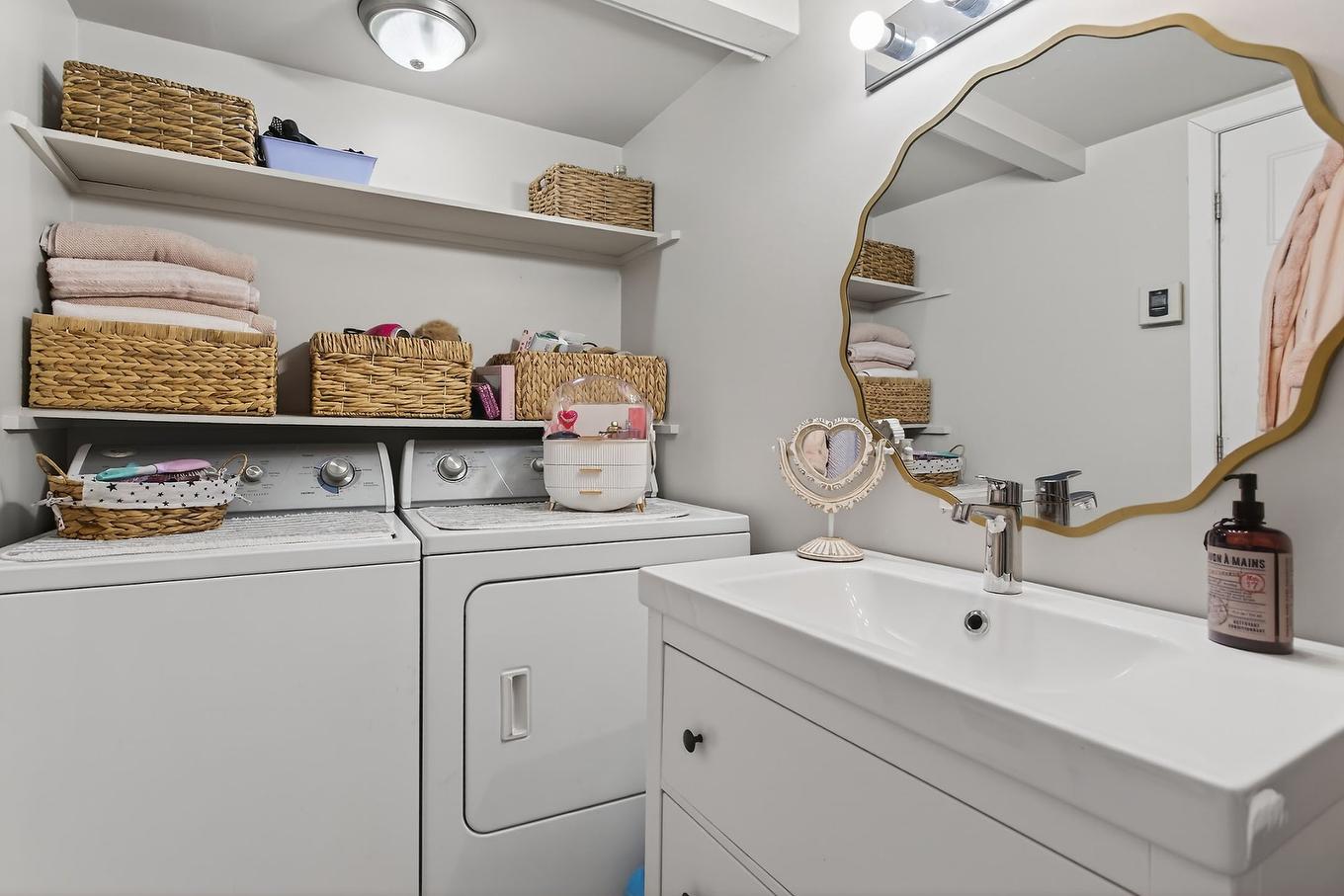 Intergénération - 14871 Boul. Gouin O., Montréal (L'Île-Bizard/Sainte-Geneviève), QC - Indoor Photo Showing Laundry Room