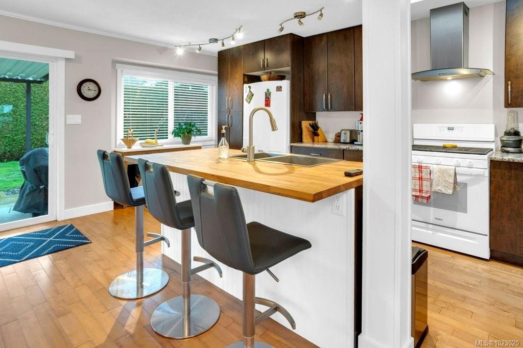 6069 Waldbank Rd, Nanaimo, BC