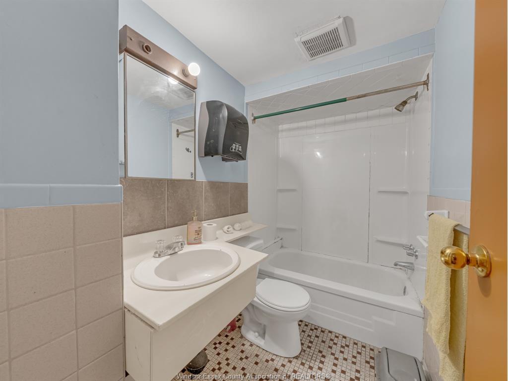 801 Victoria Avenue, Windsor, ON