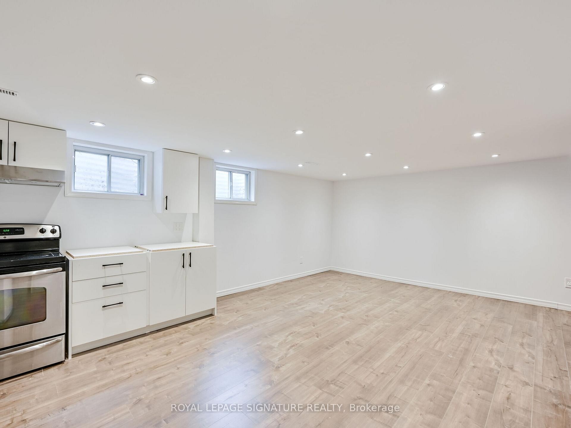 1195 Chada Avenue, Mississauga, ON - Indoor Photo Showing Kitchen
