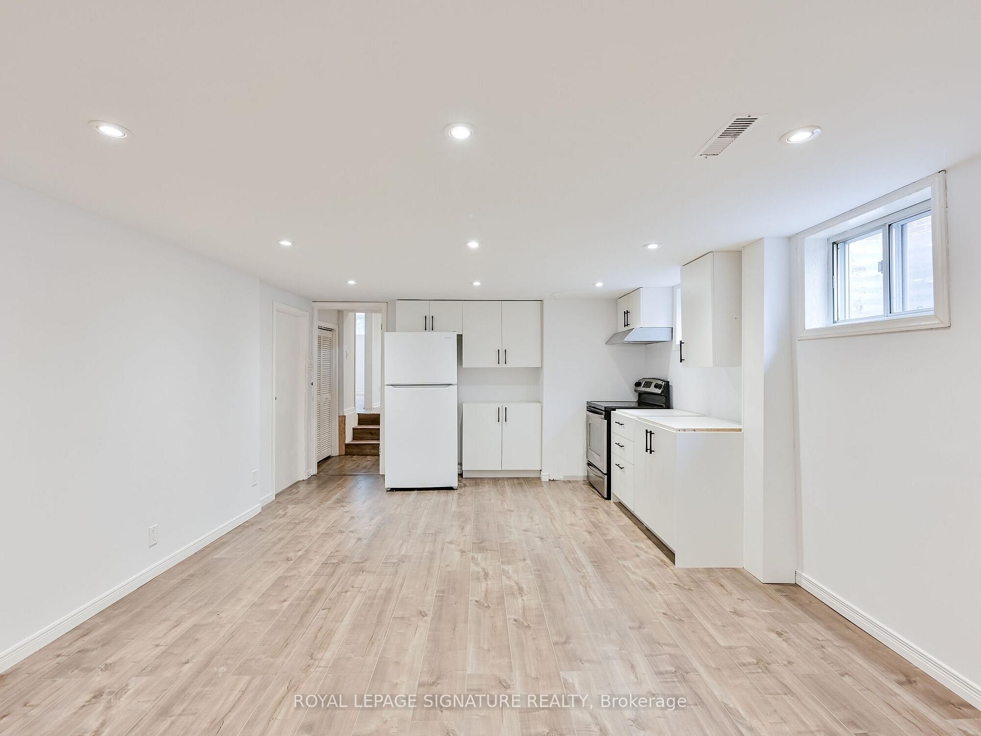 1195 Chada Avenue, Mississauga, ON - Indoor Photo Showing Kitchen