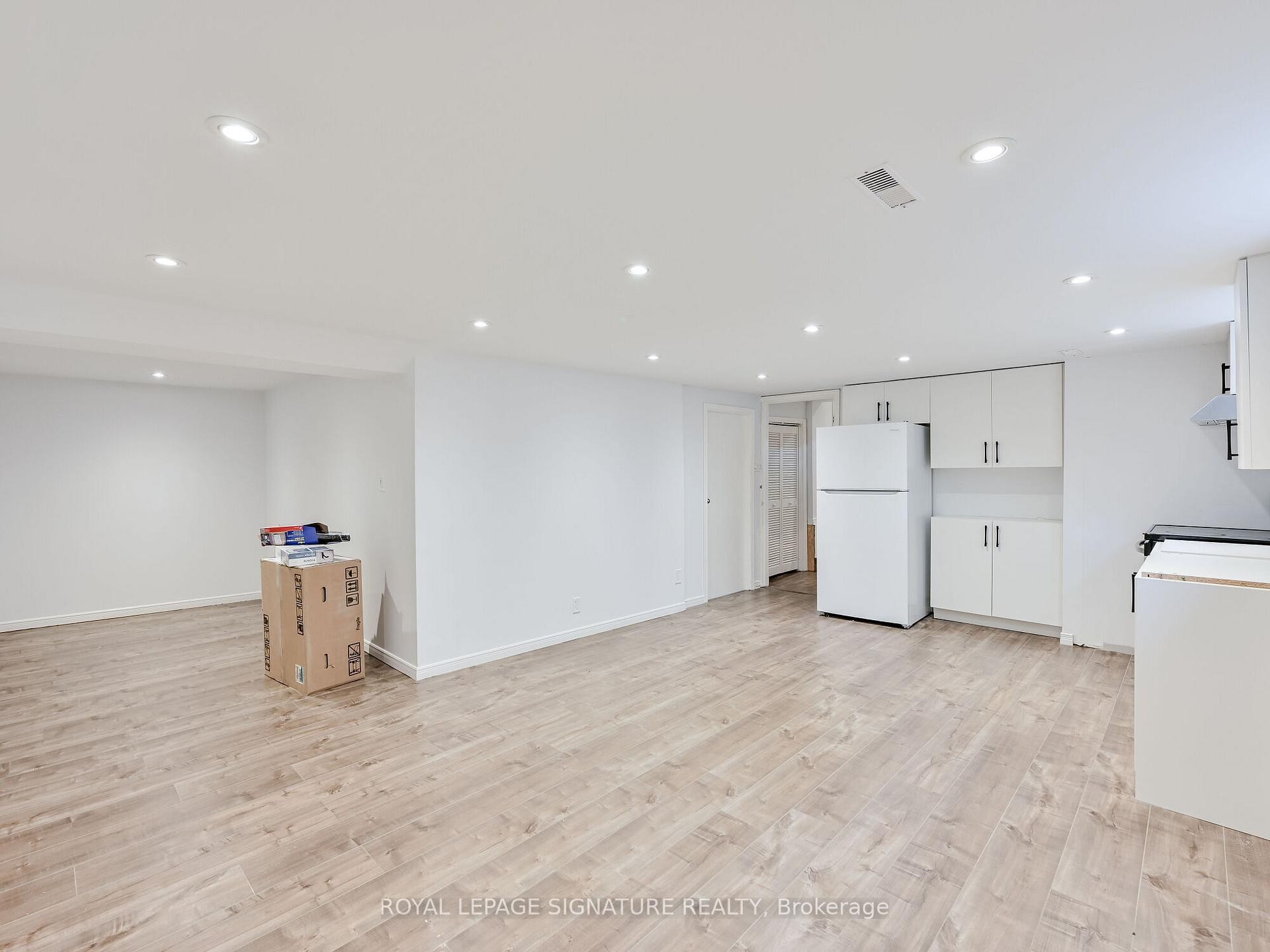1195 Chada Avenue, Mississauga, ON - Indoor Photo Showing Kitchen