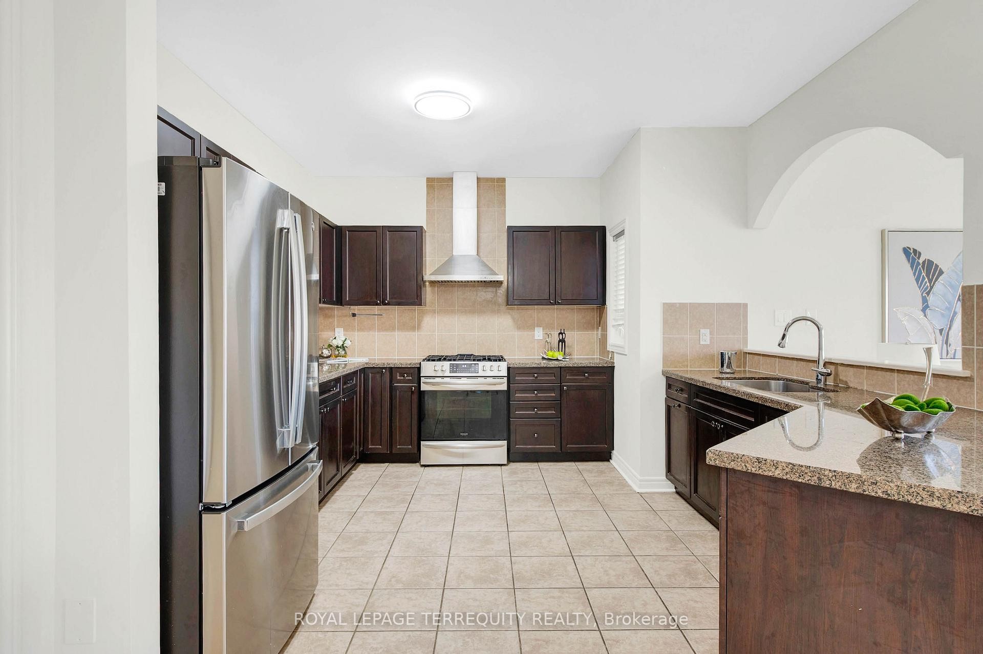 36 Crellin Street, Ajax, ON - Indoor Photo Showing Kitchen With Upgraded Kitchen