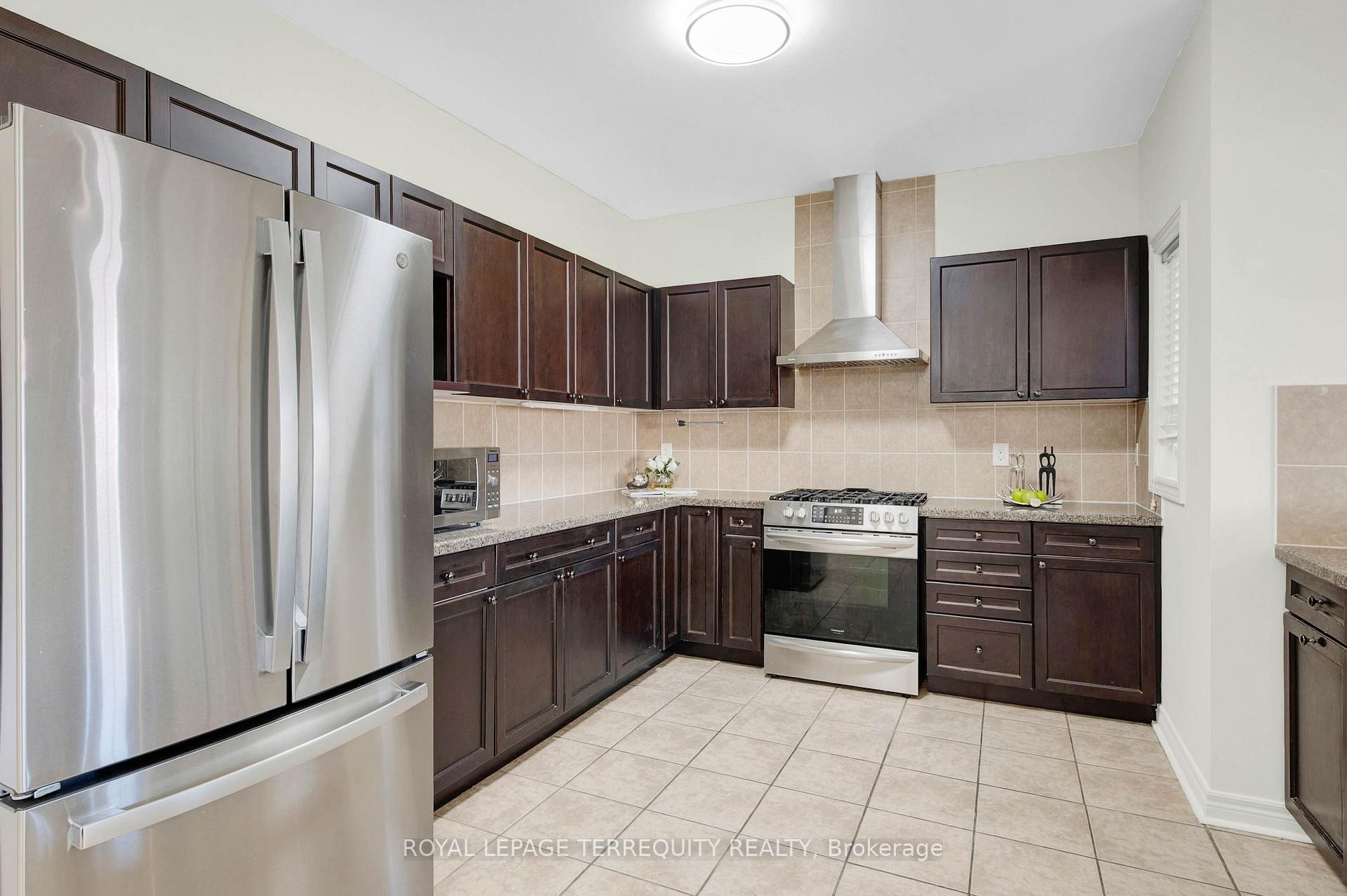 36 Crellin Street, Ajax, ON - Indoor Photo Showing Kitchen With Upgraded Kitchen