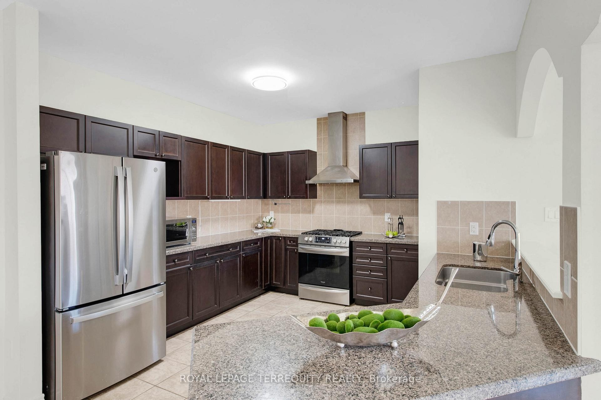 36 Crellin Street, Ajax, ON - Indoor Photo Showing Kitchen With Double Sink With Upgraded Kitchen