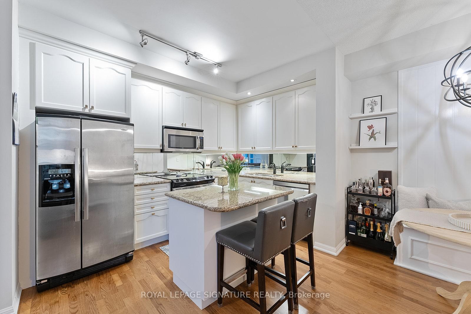 316-628 Fleet Street, Toronto, ON - Indoor Photo Showing Kitchen With Stainless Steel Kitchen With Upgraded Kitchen
