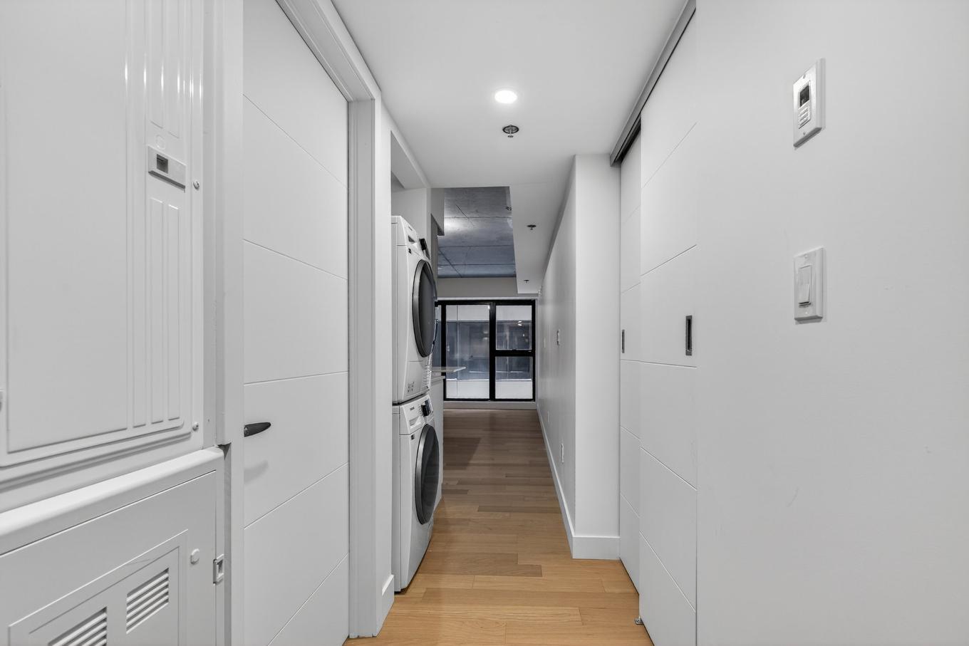 Hall d'entrée/Vestibule - 309-1 Av. Viger O., Montréal (Ville-Marie), QC - Indoor Photo Showing Other Room