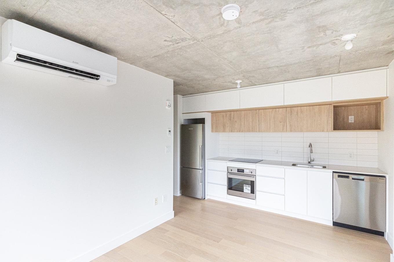 Salon - 407-1 Av. Viger O., Montréal (Ville-Marie), QC - Indoor Photo Showing Kitchen