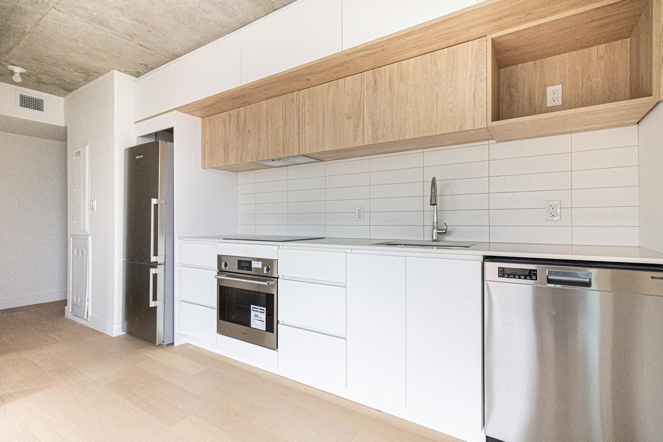 Cuisine - 407-1 Av. Viger O., Montréal (Ville-Marie), QC - Indoor Photo Showing Kitchen