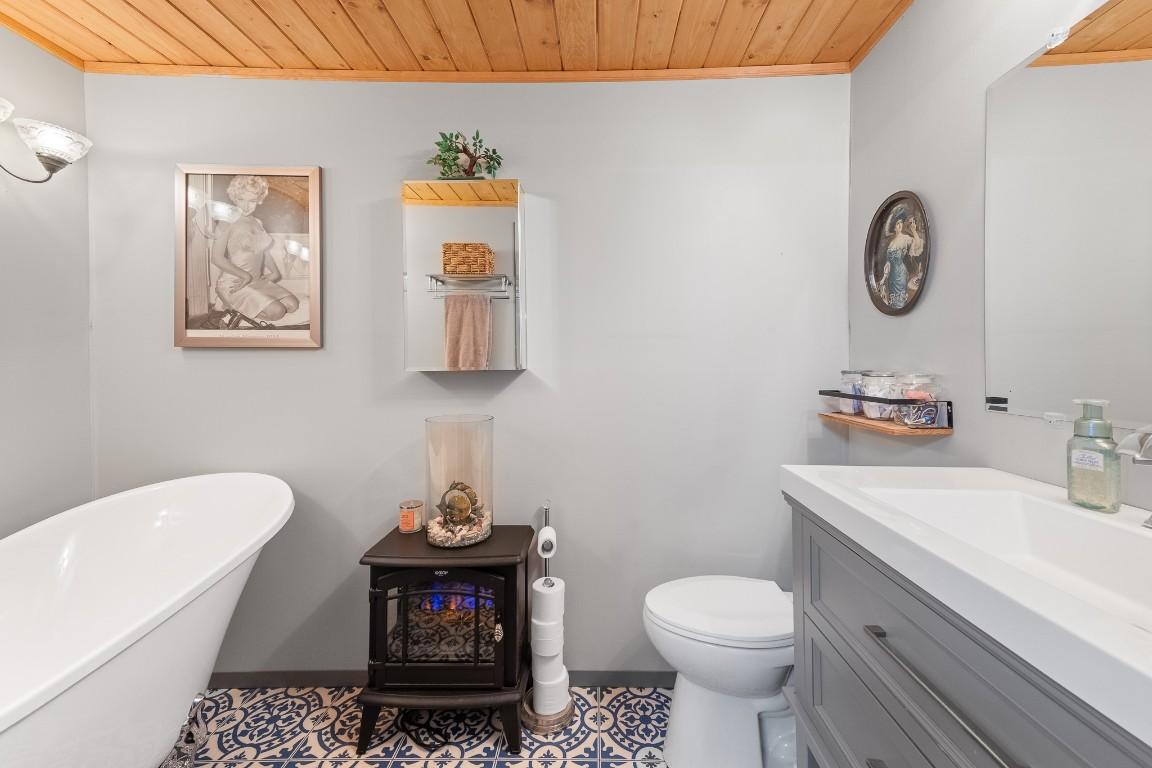 5807 Birch Avenue, Kitchener, BC