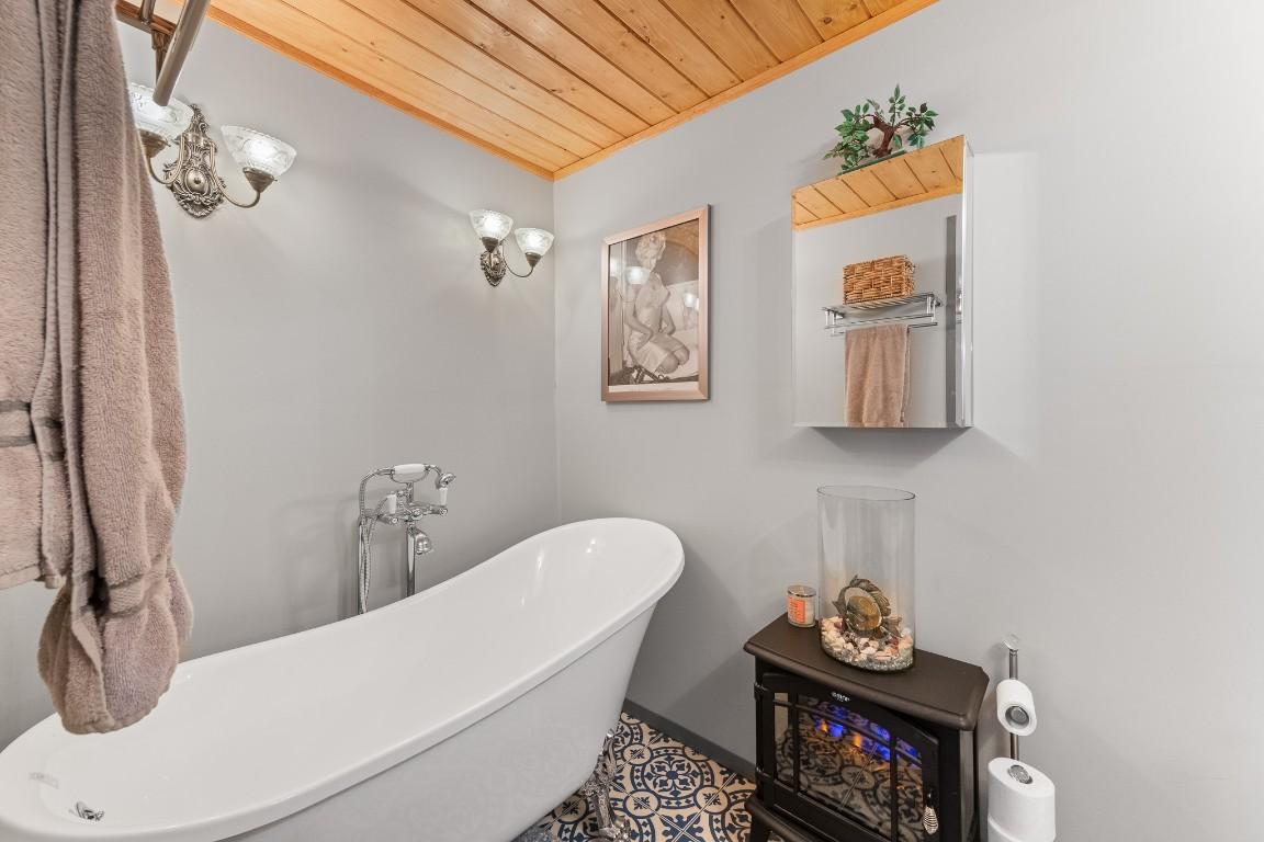 5807 Birch Avenue, Kitchener, BC