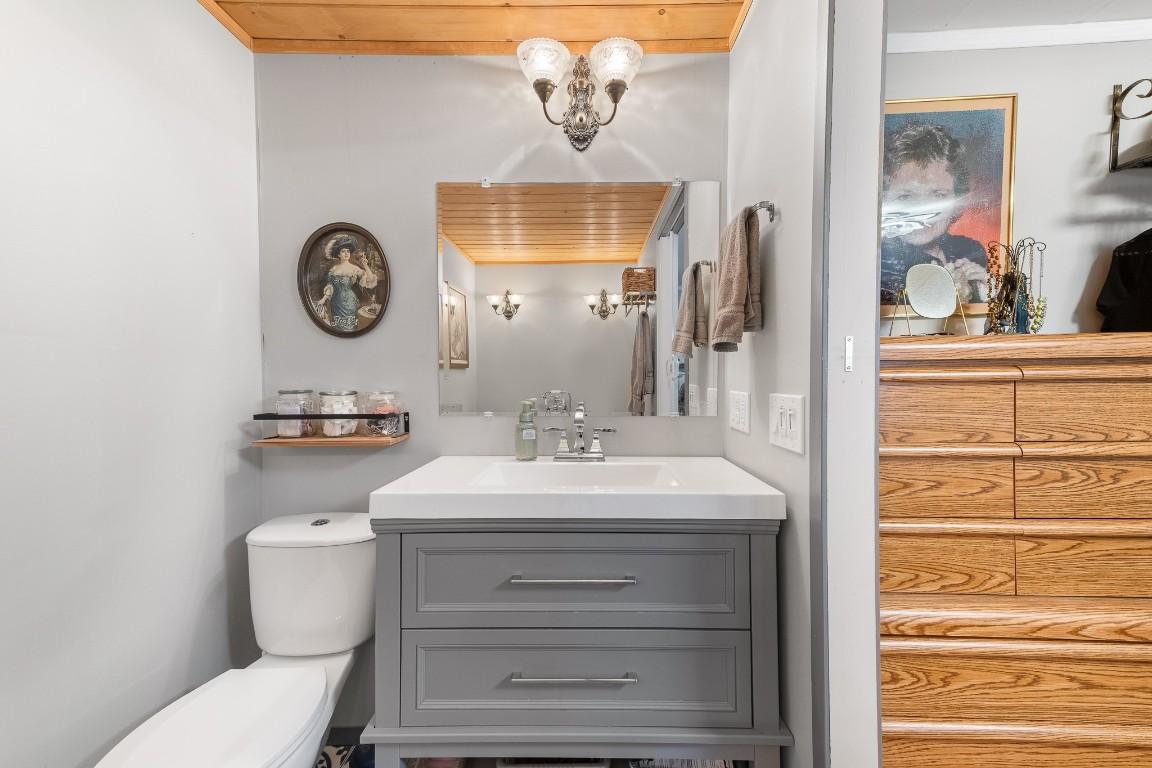 5807 Birch Avenue, Kitchener, BC