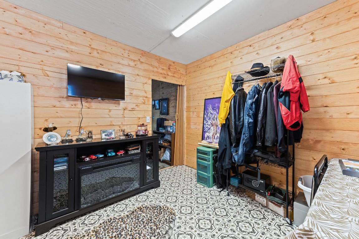 5807 Birch Avenue, Kitchener, BC