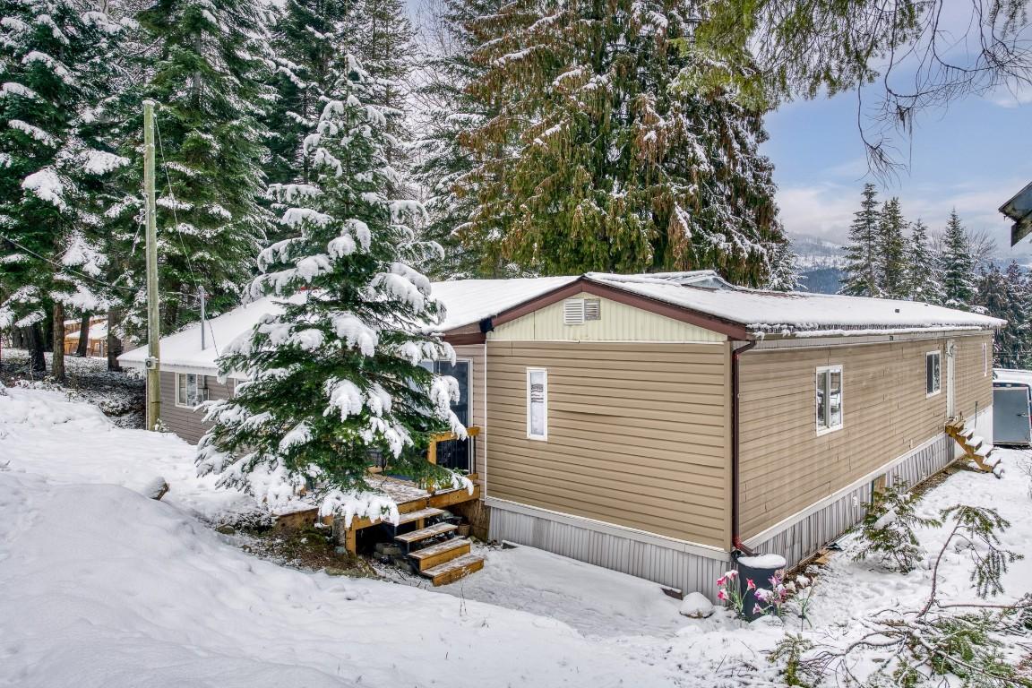 5807 Birch Avenue, Kitchener, BC