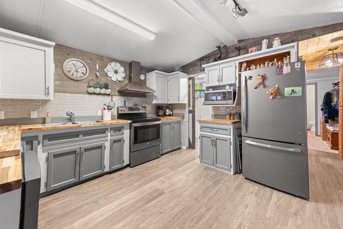 5807 Birch Avenue, Kitchener, BC