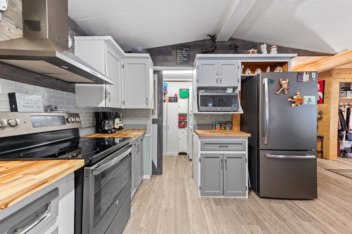 5807 Birch Avenue, Kitchener, BC